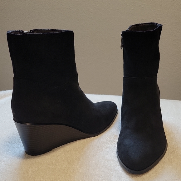 NWOT, Adrienne Vittadini "VITO" Black Wedge Ankle Boots - Picture 1 of 10